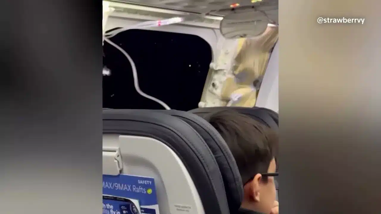 VIDEO Am fost foarte norocoși Momente de panică la bordul unui avion