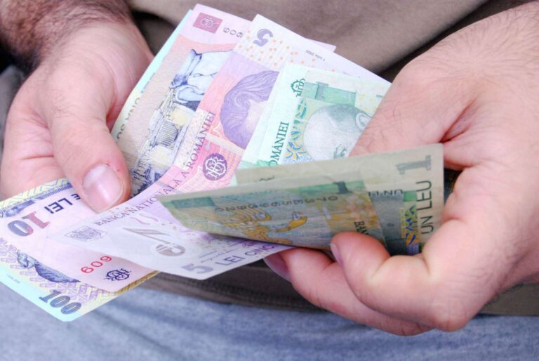 Ciolacu: S-a decis creșterea salariului minim brut la 3700 de lei de la 1 iulie