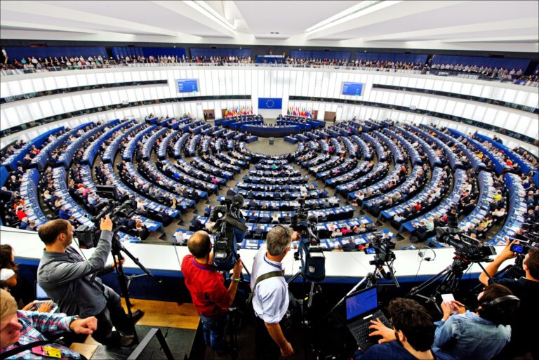 Parlamentul European a aprobat un ajutor 50 miliarde euro pentru Ucraina