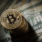 Bitcoin a atins cel mai scăzut nivel din iulie 2021, pe măsură ce piețele bursiere se prăbușesc