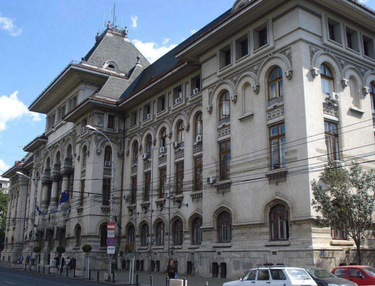 Sindicaliștii vor picheta miercuri Primăria București după anunțul unui posibil val de disponibilizări
