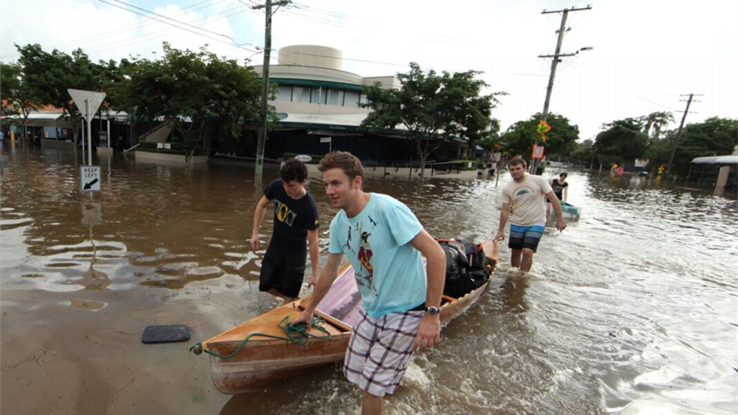 150 persoane salvate inundații estul australiei