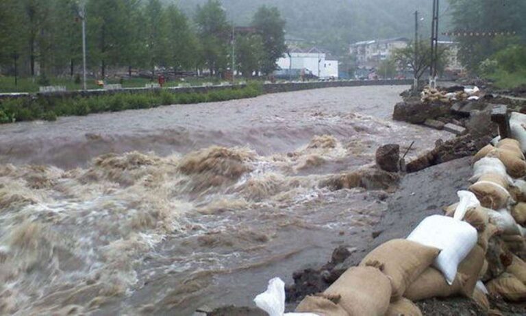 Risc de inundații în România! A fost emis cod galben pe râuri din 10 bazine hidrografice. HARTA