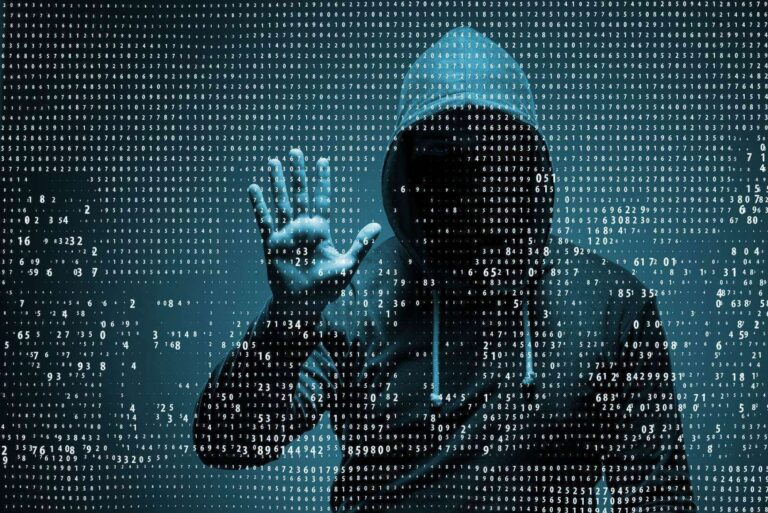 Trei hackeri din Capitală au fost arestați după ce au sustras 10000 de euro