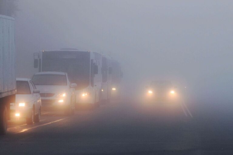 Avertisment Infotrafic: Ceață densă pe mai multe drumuri din țară