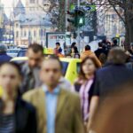 Studiu: 41% dintre tinerii cu vârste între 18 și 34 de ani sunt în favoarea instaurării unui regim totalitar 