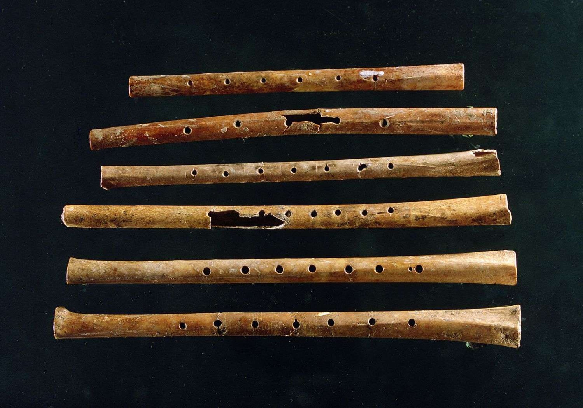 Первые музыкальные инструменты в истории. Аэрофон древний музыкальный инструмент. Продольная флейта древний Египет. Дудка флейта Свирель. Флейта бансури музыкальный инструмент.