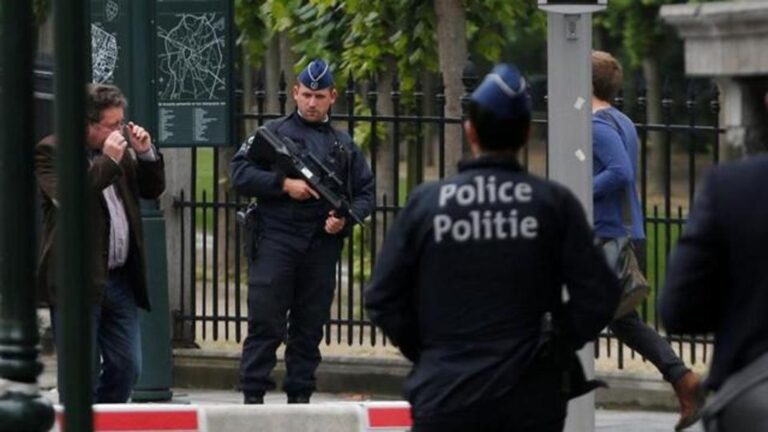 Teroristul din Bruxelles ar fi fost împușcat într-o confruntare cu poliția