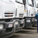 Maramureș: Șoferul unei mașini de la salubritate a sărit de la volan şi a murit după ce s-a lovit de un podeţ