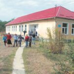 Școli în renovare, copii în deplasare: început de an școlar în derută totală