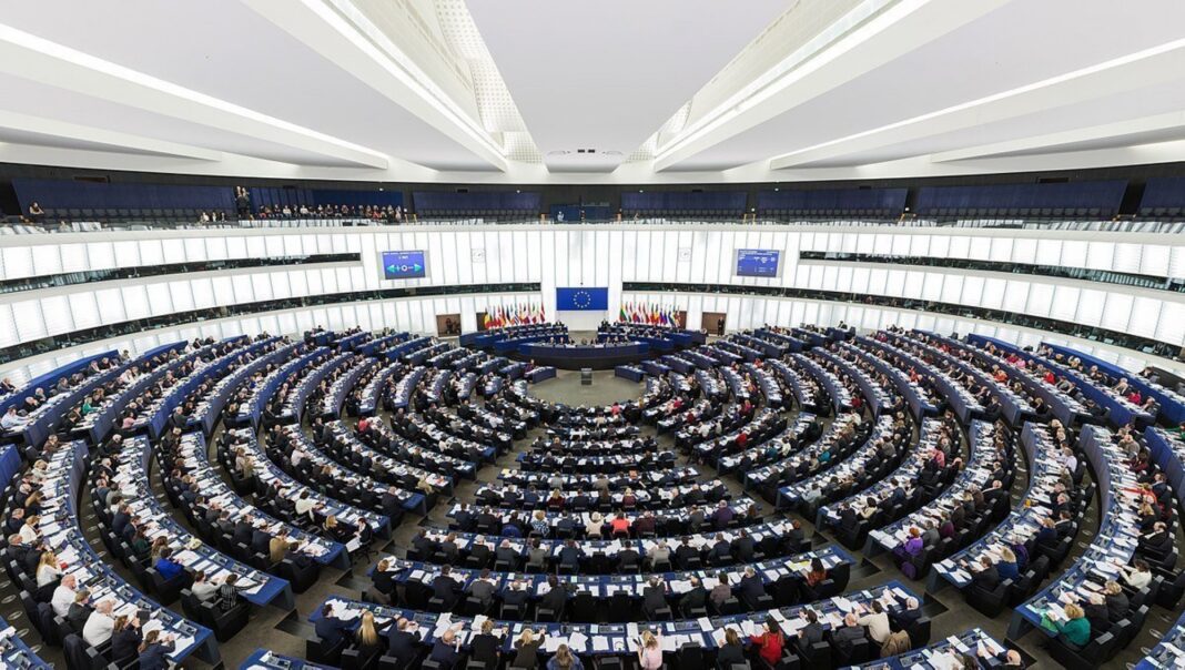 Parlamentul European voteaz[ f[r[ transport animale vii