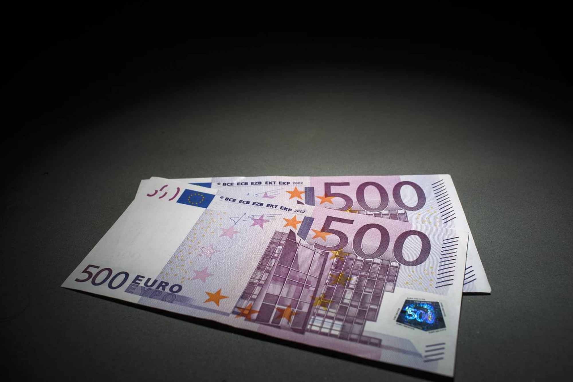 Большая купюра евро. Купюра 500 евро. Банкноты евро 500. Фотография 500 евро. Евро 500,1000.
