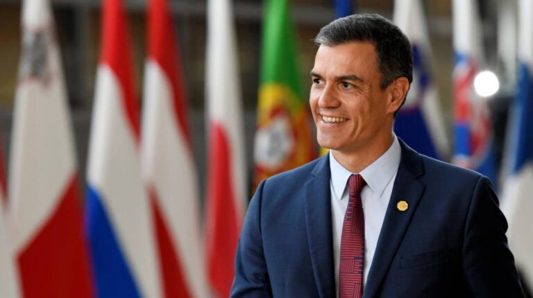 VIDEO. Mii de simpatizanți ai Partidului Socialist îi cer premierului Pedro Sanchez să rămână în funcție