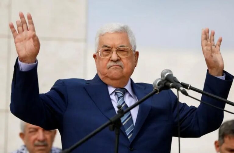 Sute de palestinieni cer demisia președintelui Mahmoud Abbas