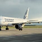 Avion TAROM pregătit de zbor