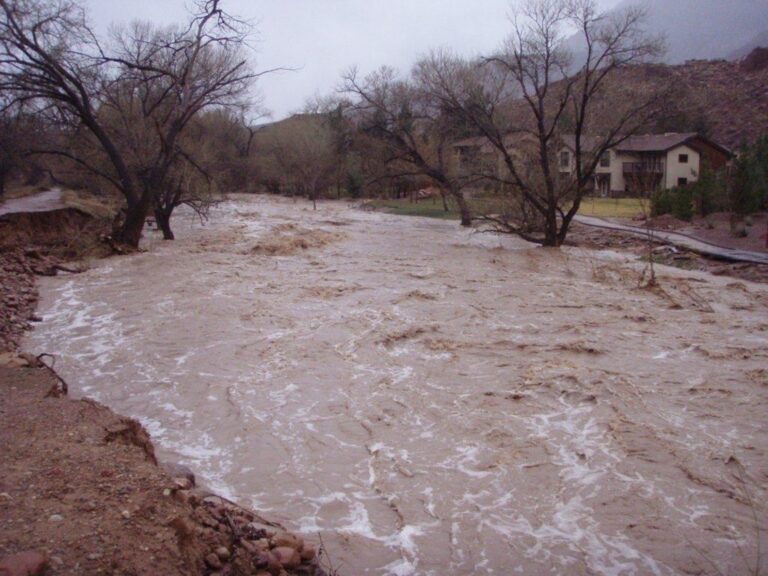 Alertă hidrologică! Cod galben de inundații pe râuri din 17 județe. HARTA