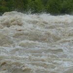 Cod galben de inundații pe râuri din 23 de județe. HARTA