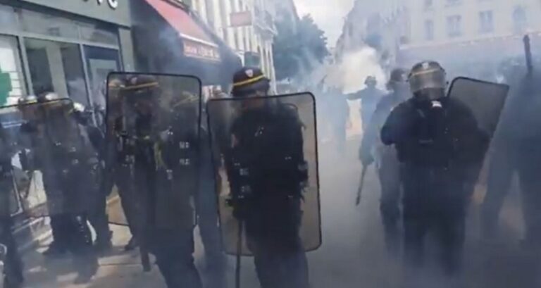 Peste 200 acțiuni de protest au loc sâmbătă în Franța față de reforma pensiilor propusă de Guvern