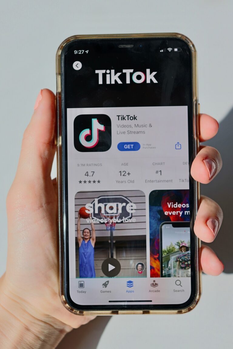 TikTok a introdus o limită de utilizare pentru adolescenți de o oră pe zi