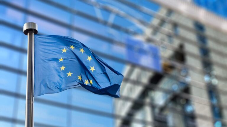 Comisia Europeană întreabă Meta și TikTok ce măsuri au luat pentru a evita distribuirea mesajelor false