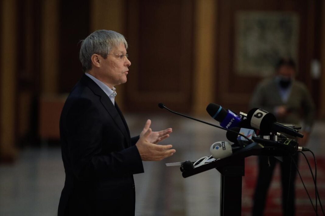 Dcian Cioloș prezintă în Parlament Guvernul