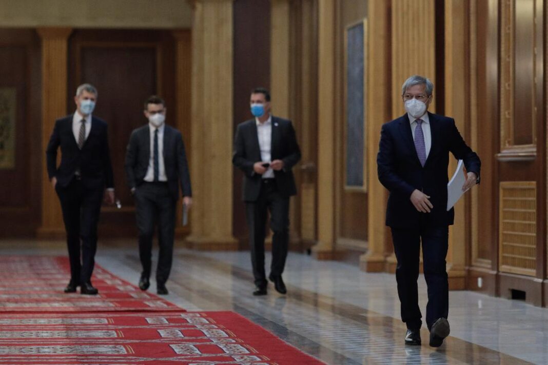Miniștrii cabinetului Cioloș, audiați în comisiile parlamentare