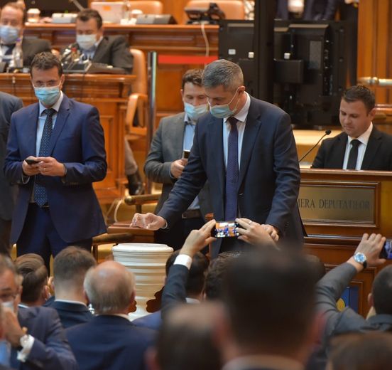 Dacian Cioloș se pregătește de negocieri, iar Dan Barna a anunțat ce se va întâmpla dacă discuțiile nu ajung la un numitor comun