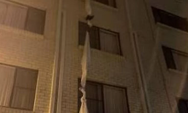 „Evadare” ca în filme din spital: Un pacient plecat după băutură a căzut de la etaj