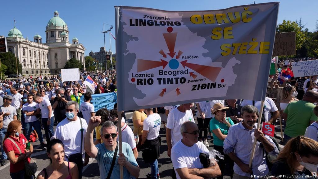 În Serbia mii manifestanți protest