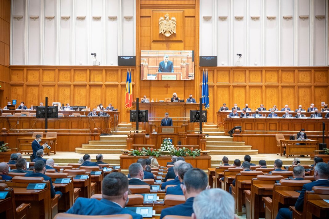 Parlamentul României îi omagiază pe eroii Revoluției