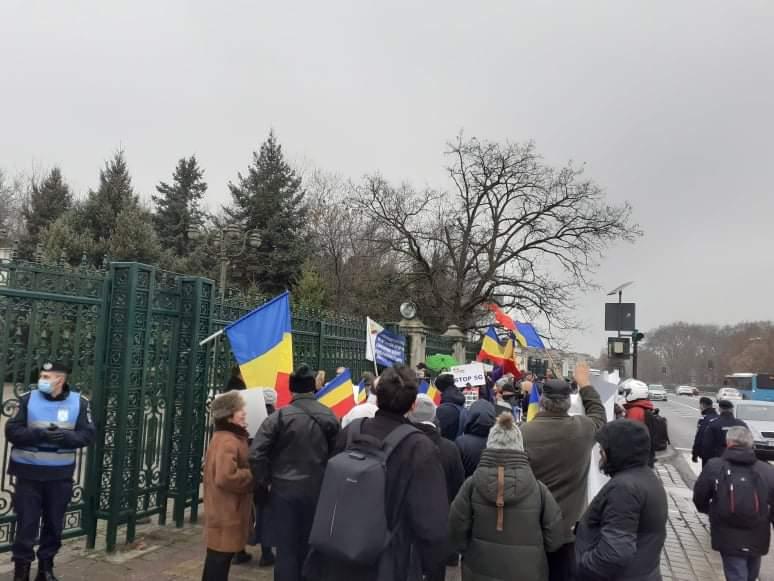 Protest anti Covid în fața Casei Poporului