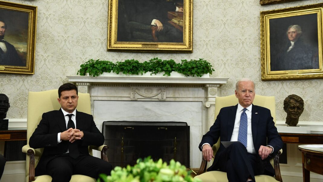 Joe Biden a stat de vorbă cu Volodimir Zelensky despre situația Ucrainei