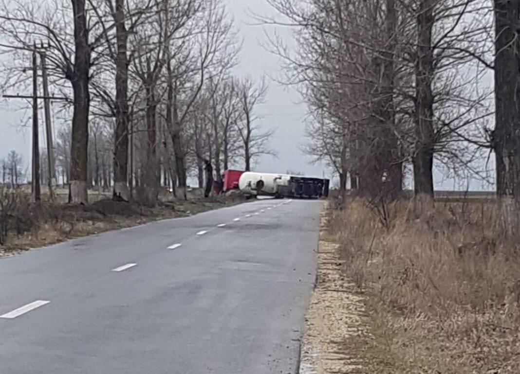 Autocisternă răsturnată