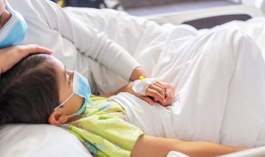 Spitalizările în rândul copiilor infectați cu Omicron au crescut