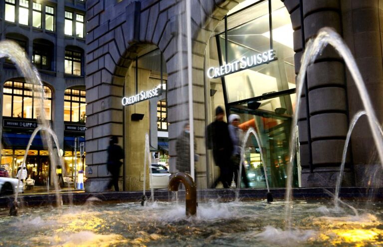 Financial Times: UBS, la un pas să cumpere Credit Suisse. Care este valoarea tranzacției