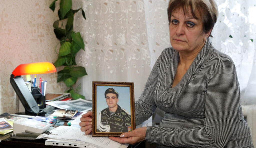 Mama unui soldat din Ucraina își așteaptă copilul acasă