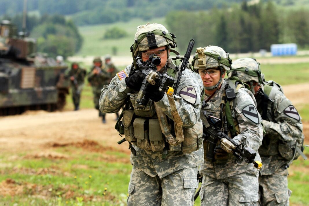 NATO își sporește prezența militară în Europa de Est