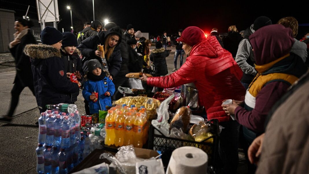 Refugiați la granița României