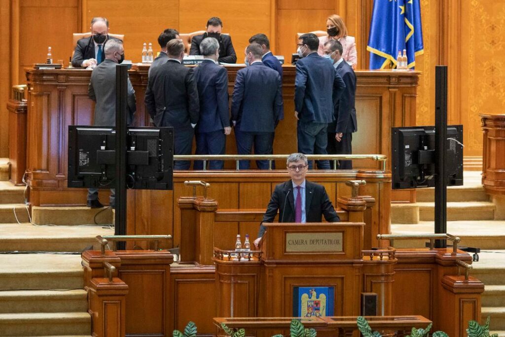 George Simion l-a agresat pe Virgil Popescu în Parlament