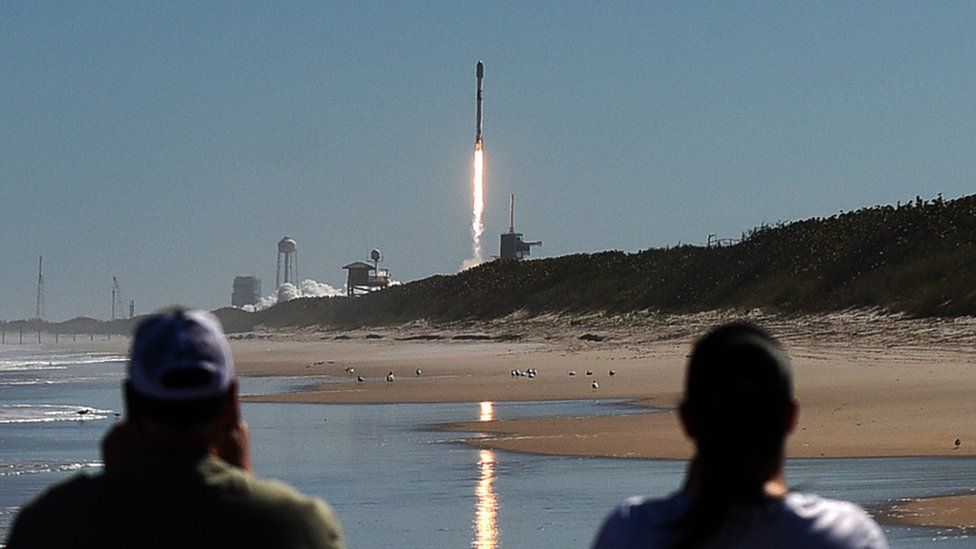 O furtună solară a distrus 40 de sateliți SpaceX