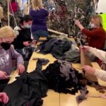 VIDEO: Biblioteca poloneză devine fabrică de plase de camuflaj