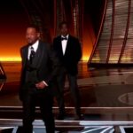 Will Smith îl lovește pe Chris Rock pe scena de la Oscar 2022
