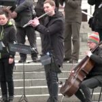 VIDEO: O orchestră cântă imnul Ucrainei în Piața din Kiev
