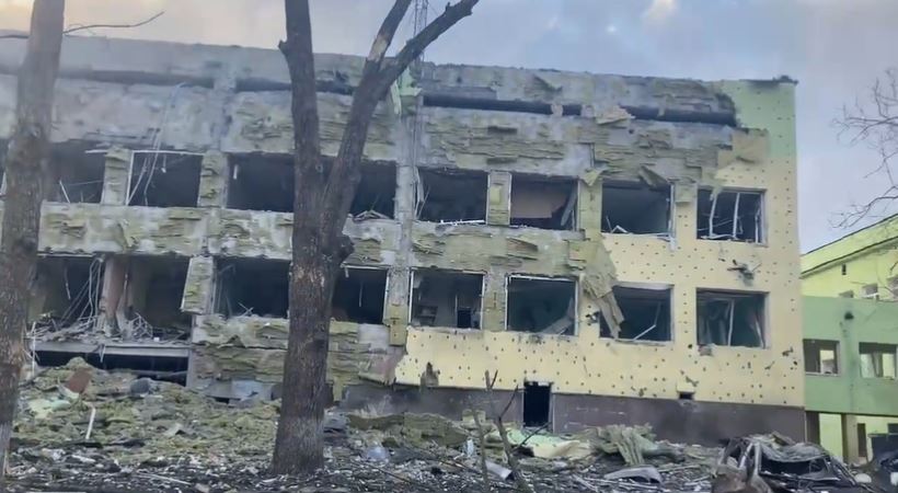 Un spital de copii din Mariupol a fost bombardat de forțele ruse