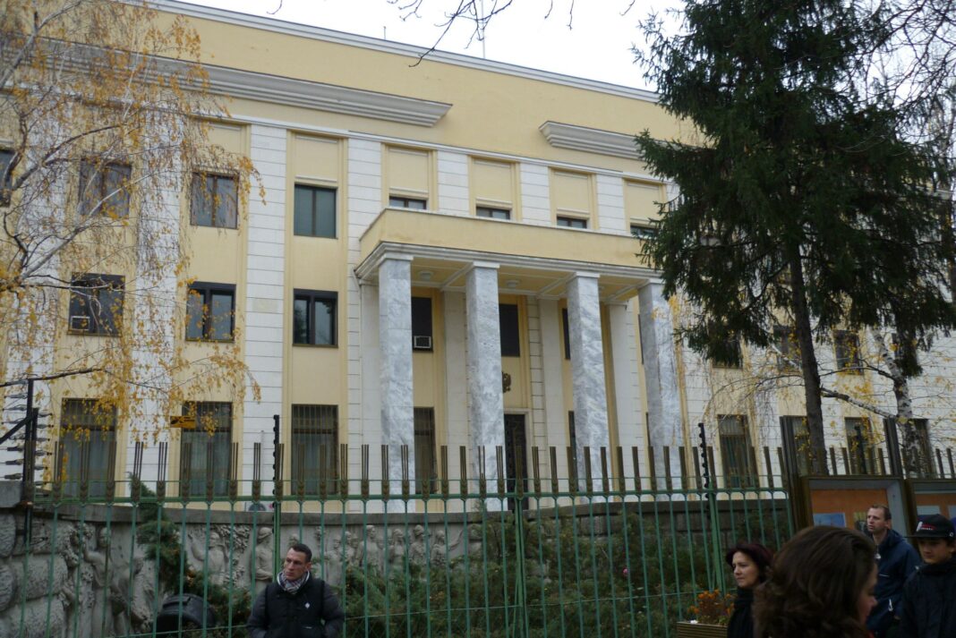300 persoane Ambasadei Ruse București