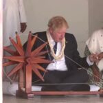 Premierul britanic Boris Johnson vizitează schitul lui Mahatma Gandhi