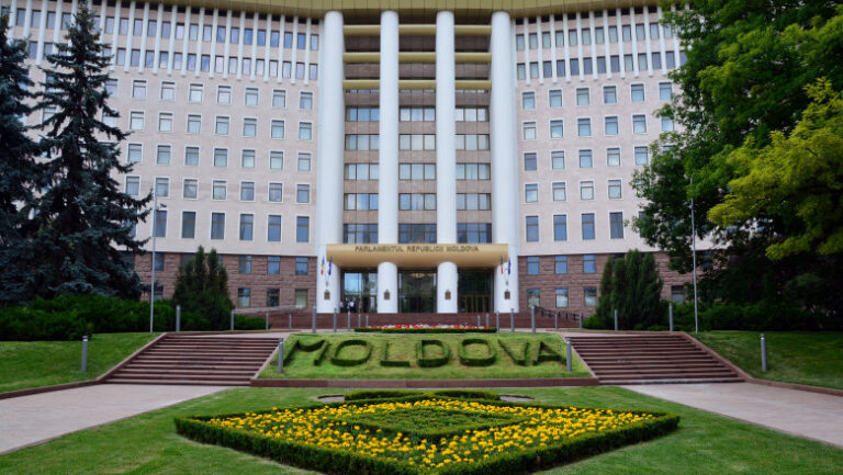 “Limba moldovenească” va fi înlocuită cu “Limba română” în Republica Moldova