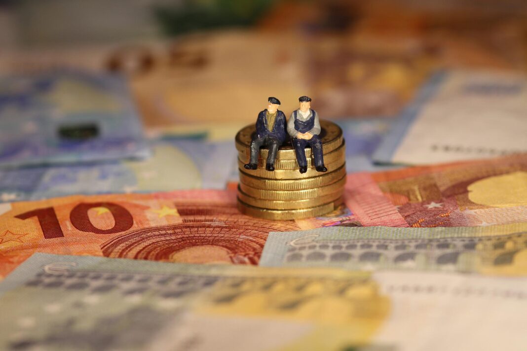 Bulgaria și Croația vor trece la moneda EURO, în timp ce România nu îndeplineşte condiţiile