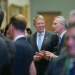 Președintele Iohannis participă la Summitul B9, în Lituania. Se va întâlni cu președinții Letoniei și Poloniei și cu secretarul general NATO