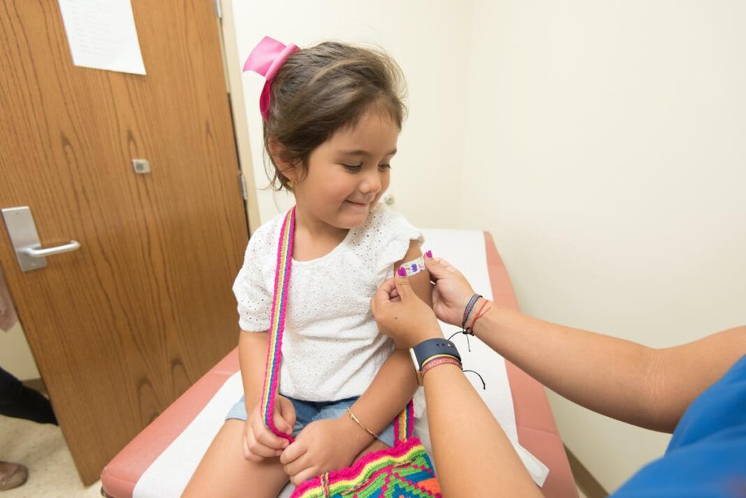 Virusul poliomielitei a fost găsit în canalizare - Copiii londonezi sunt vaccinați de urgență